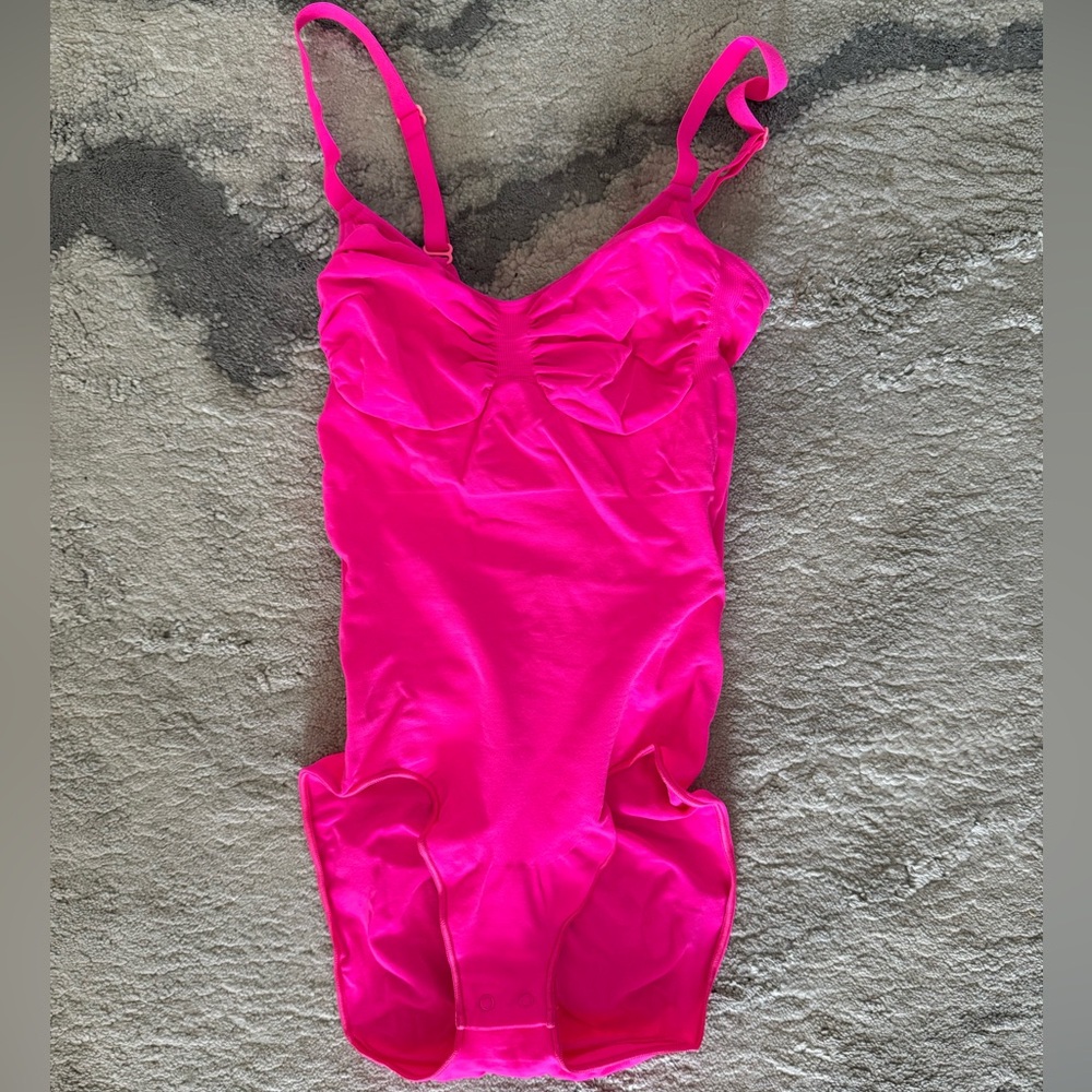 Skims BRIEF BODYSUIT 💖💖💖